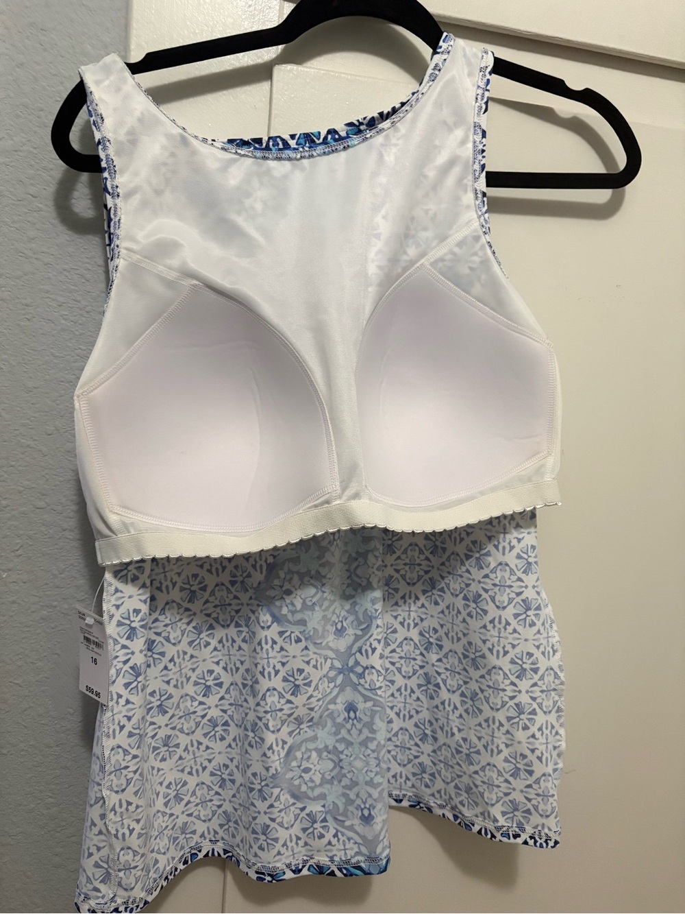 NWT Lands End medallion swim top with shelf bra and UPF 50 - Picture 3 of 5